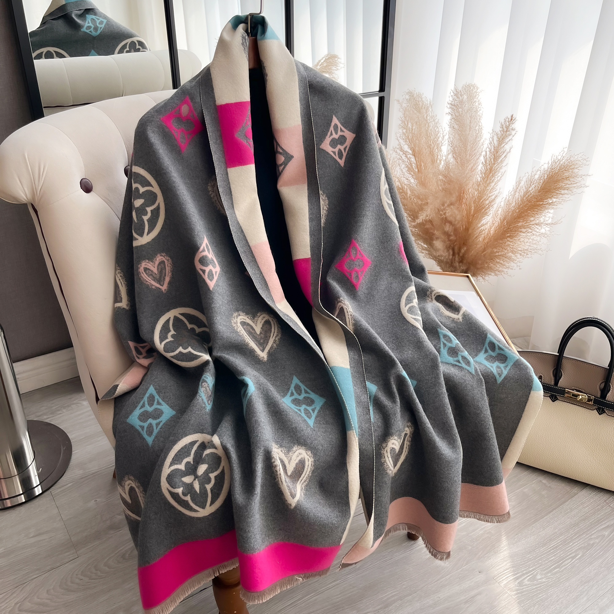 Luxury Cashmere Love Scarf Win – обзор и цена Woven Scarf Blanket