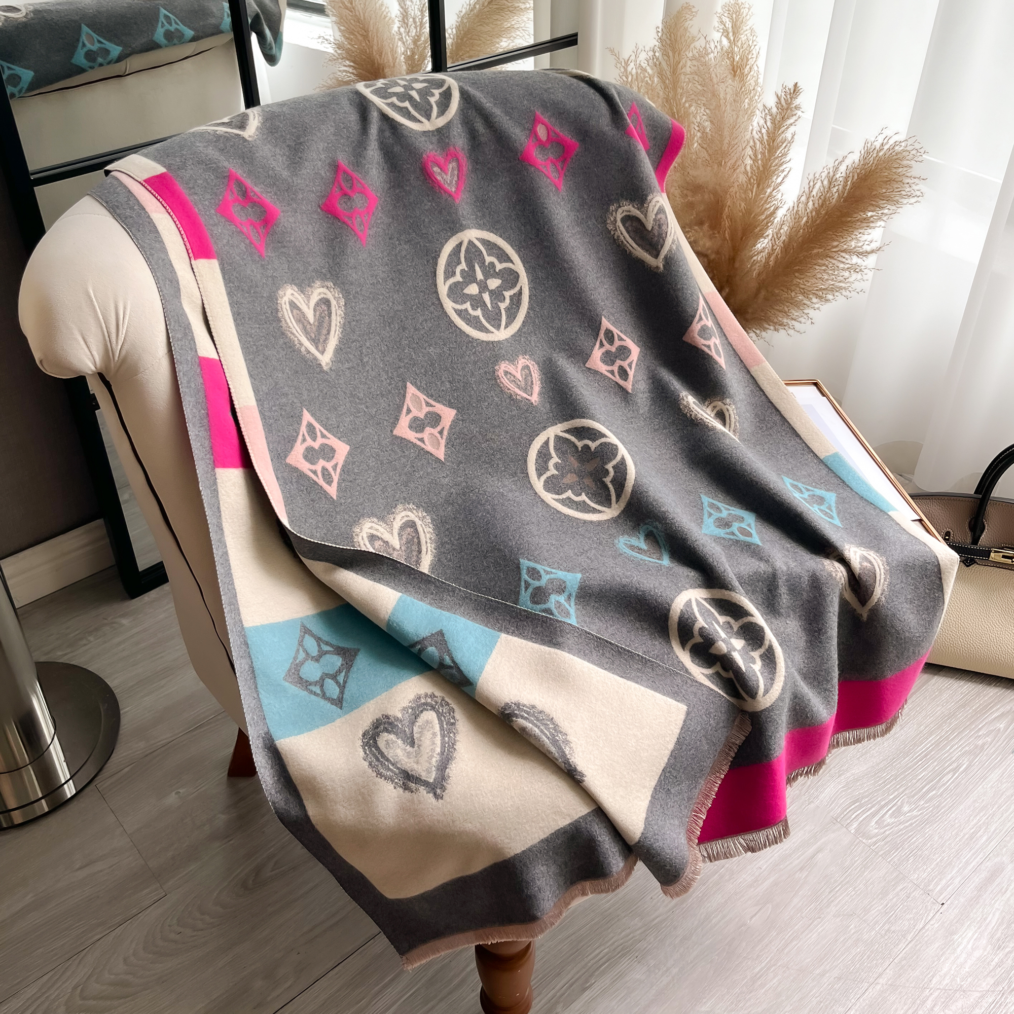 Luxury Cashmere Love Scarf Win – обзор и цена Woven Scarf Blanket