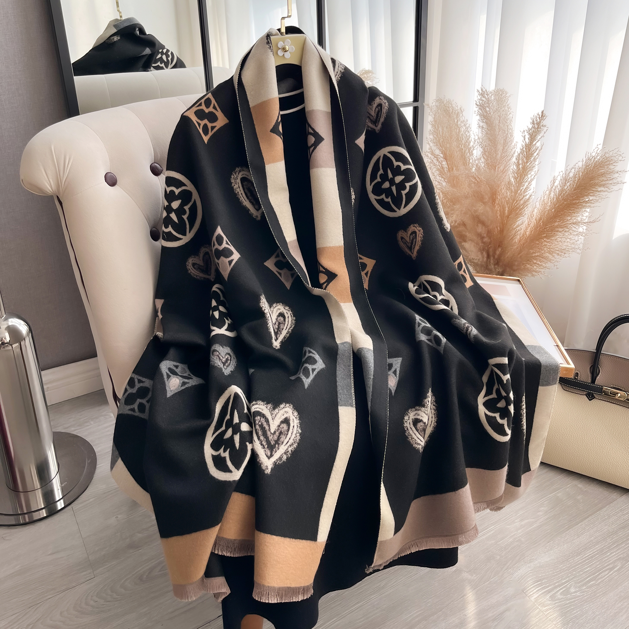 Luxury Cashmere Love Scarf Win – обзор и цена Woven Scarf Blanket