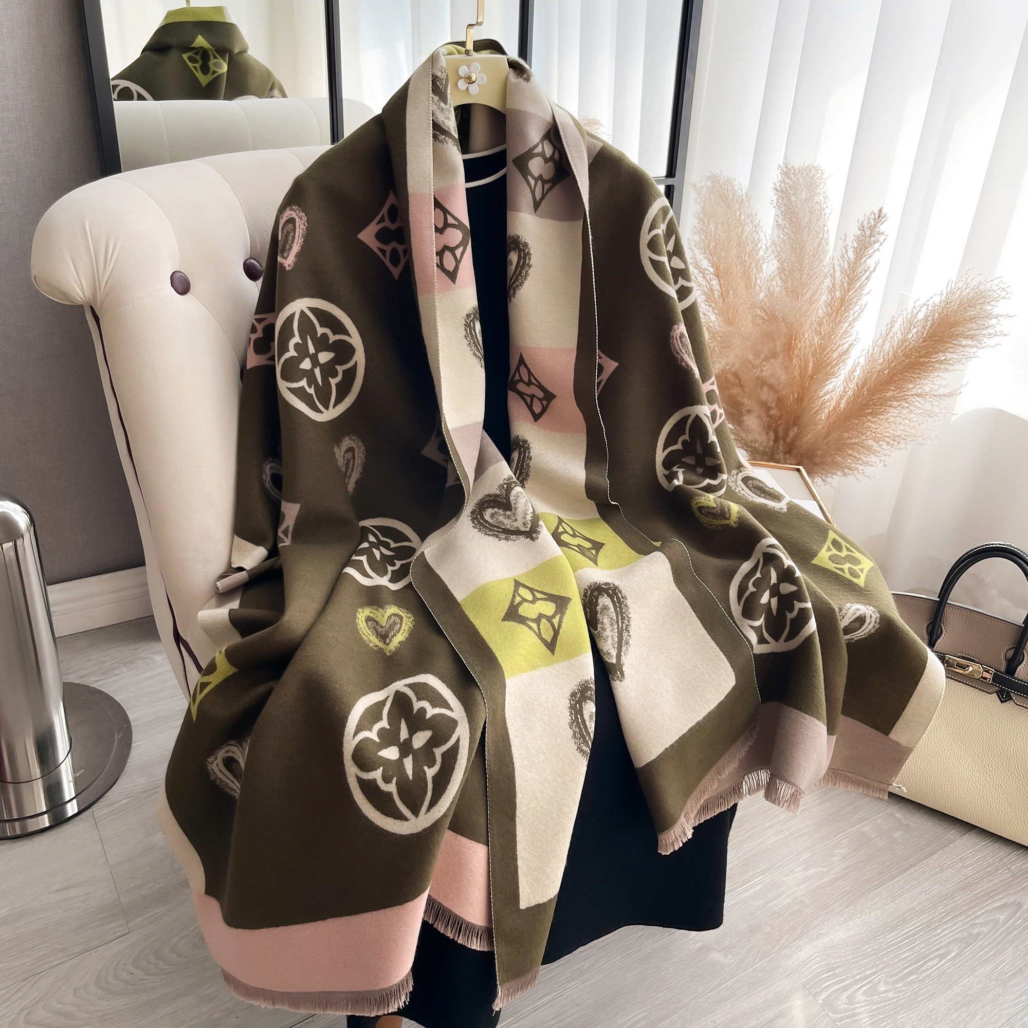 Luxury Cashmere Love Scarf Win – обзор и цена Woven Scarf Blanket