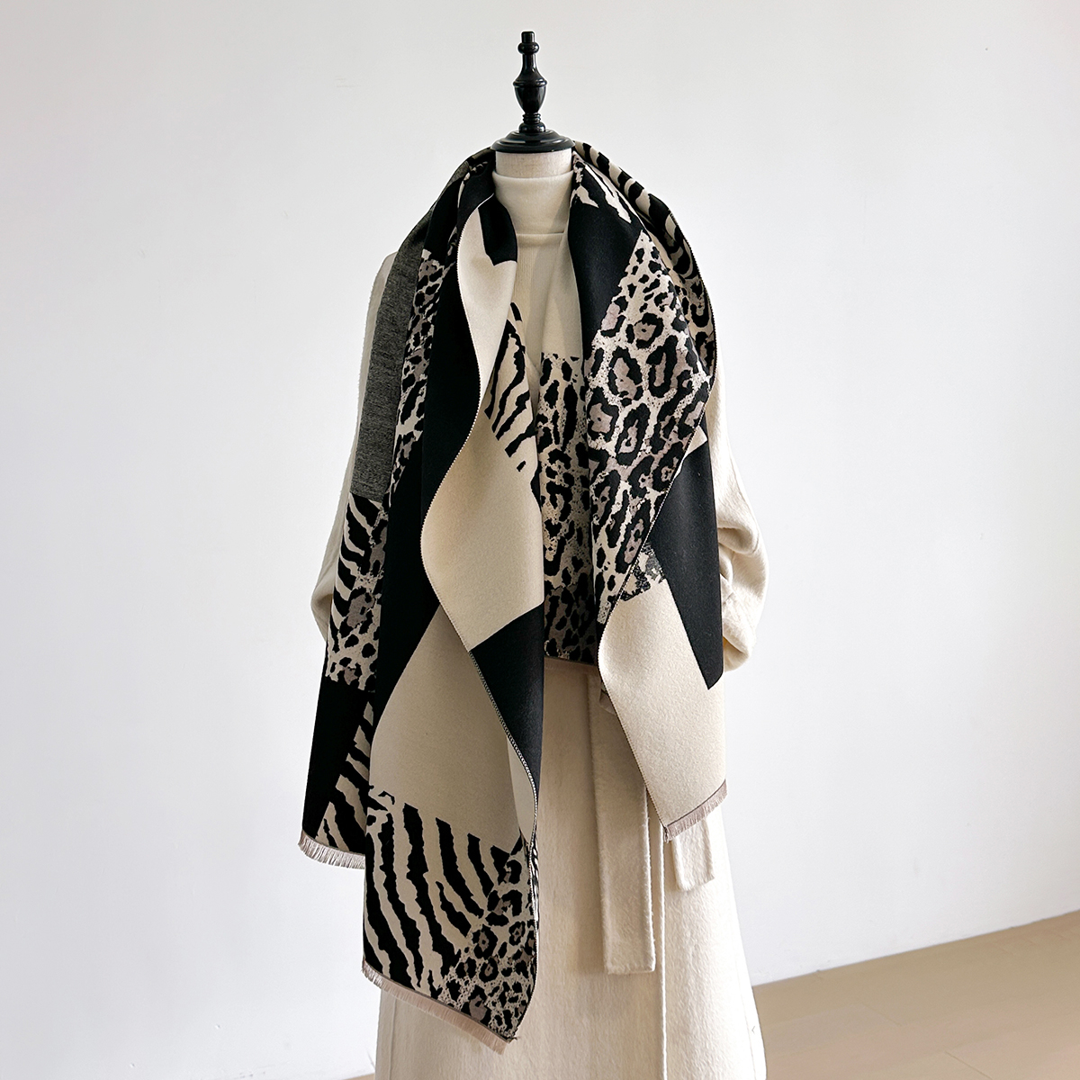 New Brand Elegance Two-Sided L – обзор и цена Woven Scarf Blanket