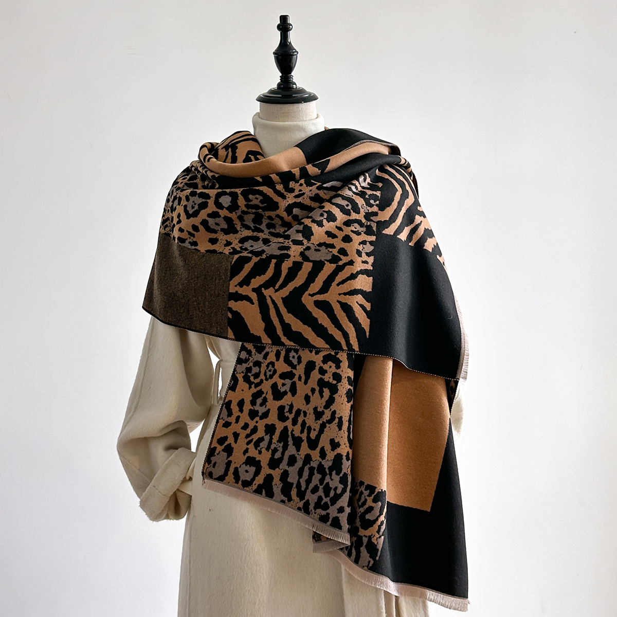 New Brand Elegance Two-Sided L – обзор и цена Woven Scarf Blanket
